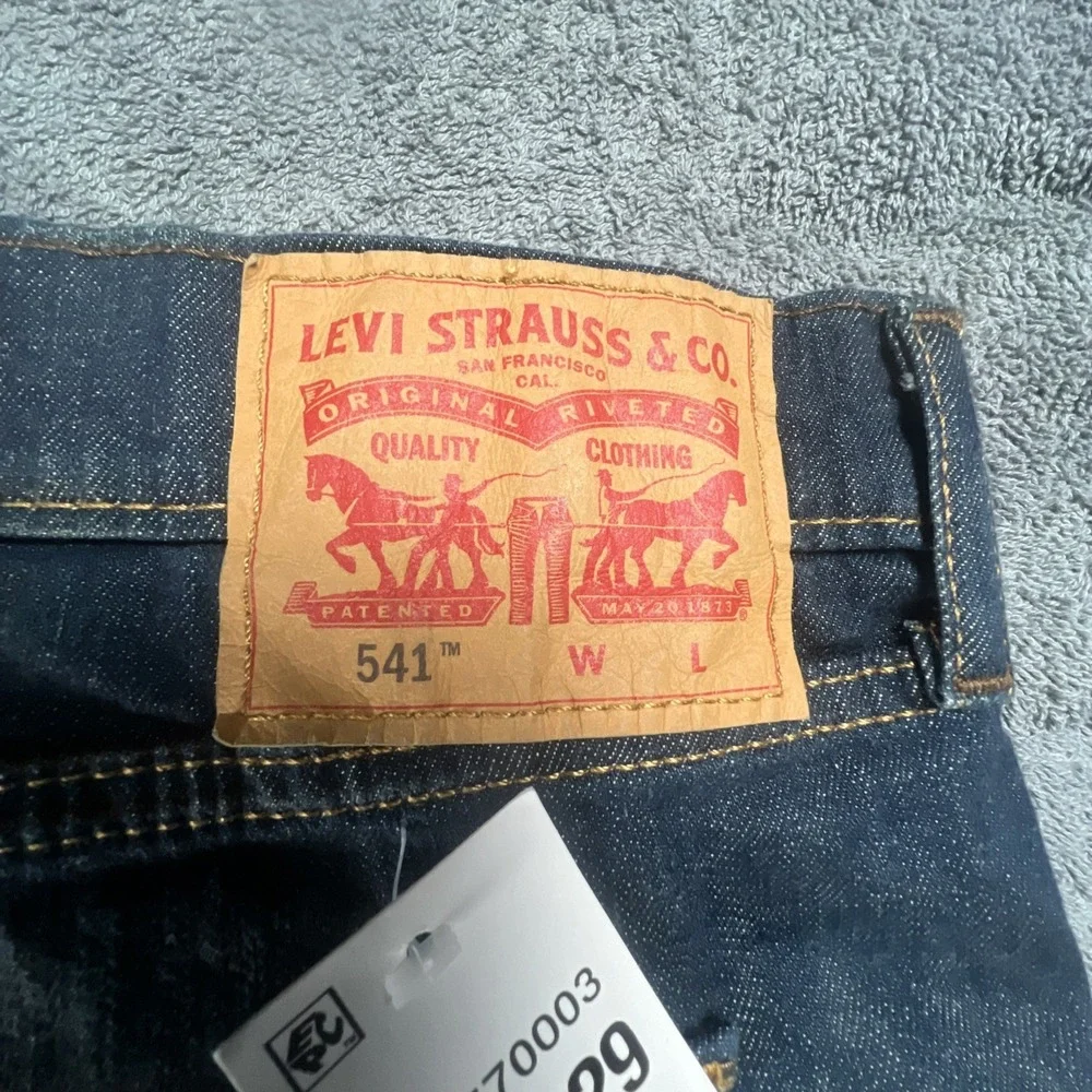 Levis levi pants pocket
